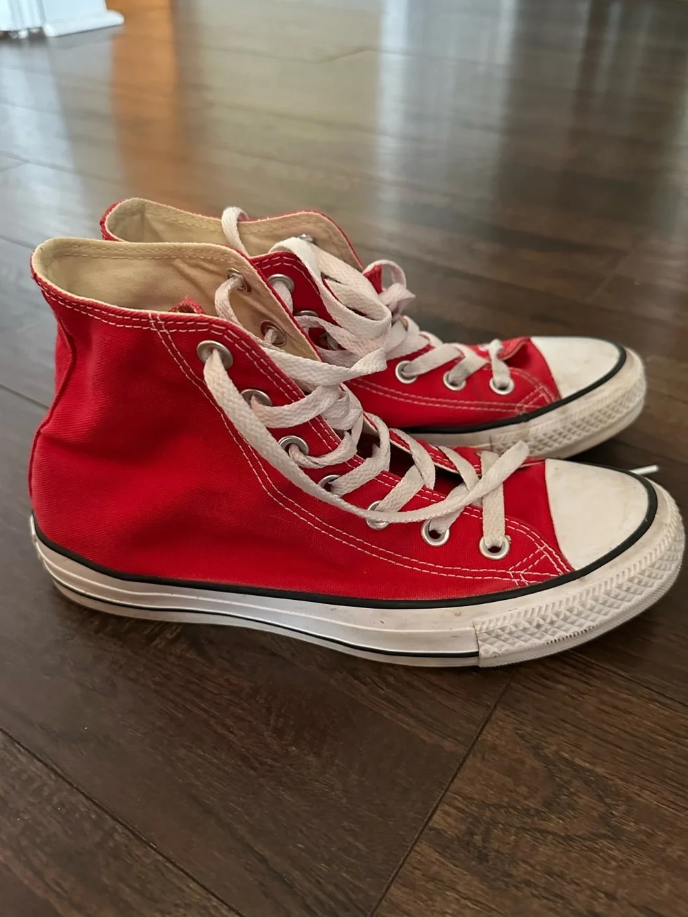 Converse Chuck Taylor Red High-Top Canvas Sneakers. Women size 7 Men size 5
